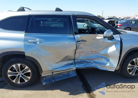 2022 Toyota Highlander Xle z USA, uszkodzony, nr VIN 5TDGZRBH4NS585651